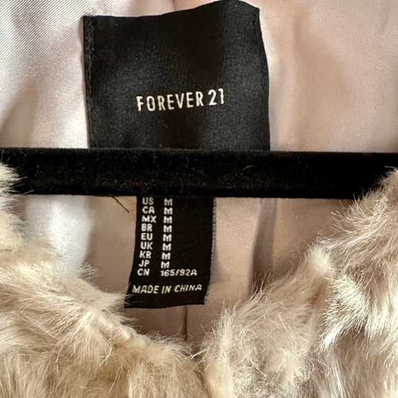 Forever 21 Faux Fut Vest - Picture 4 of 4